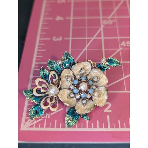 Vintage Monet Faux Pearl Enamel Floral Leaf Gold Tone Brooch - Picture 4 of 7